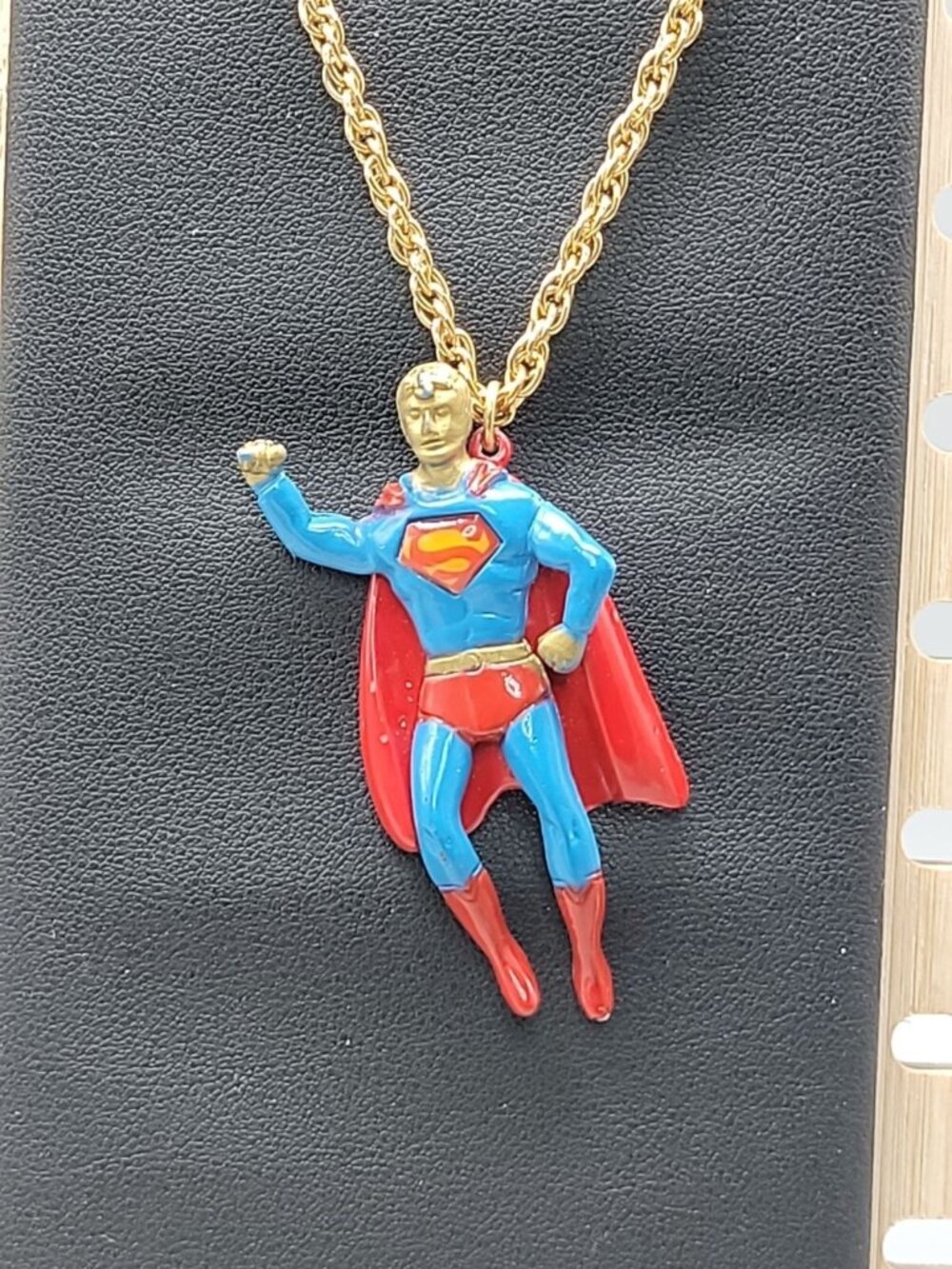 Superman Pendant Necklace DC Comics 22" Gold Tone Chain VTG 1978 Super Hero - Picture 7 of 10